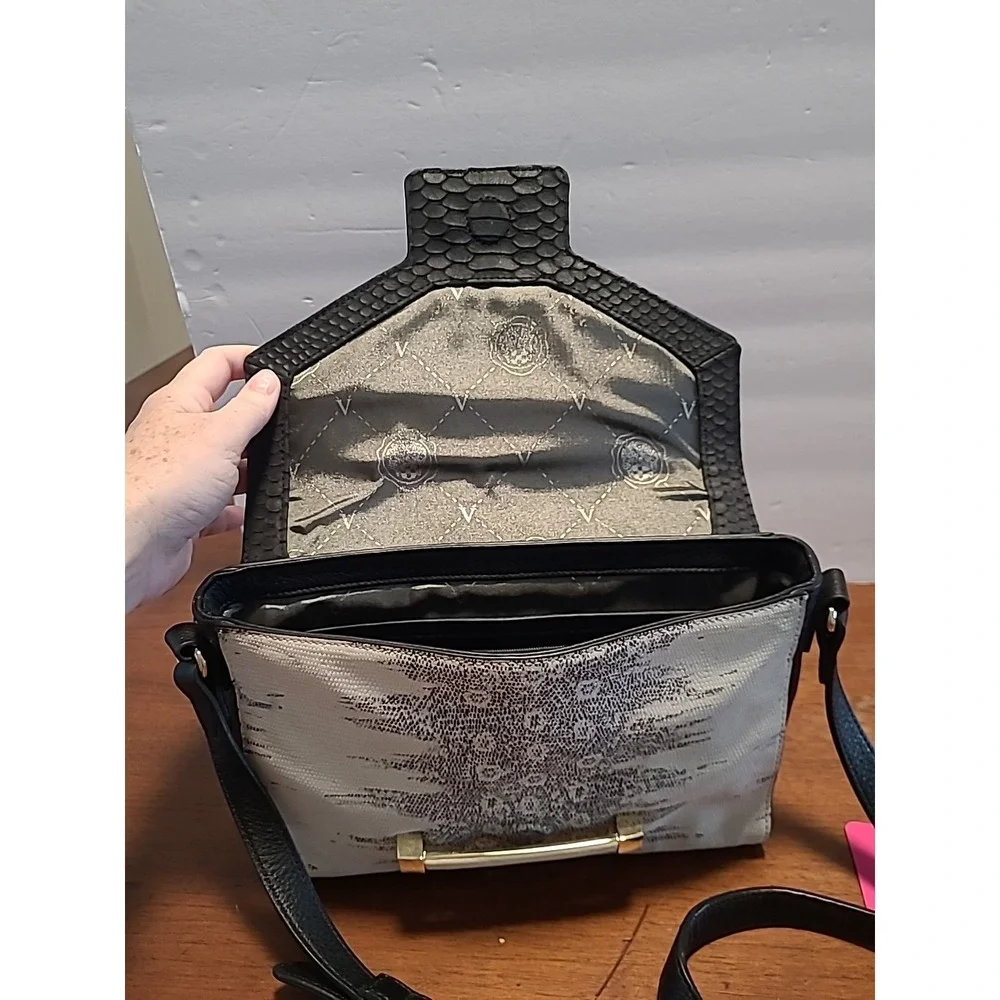 VINCE CAMUTO‎ Black Cream Snake Purse Handbag Fold Over With Strap